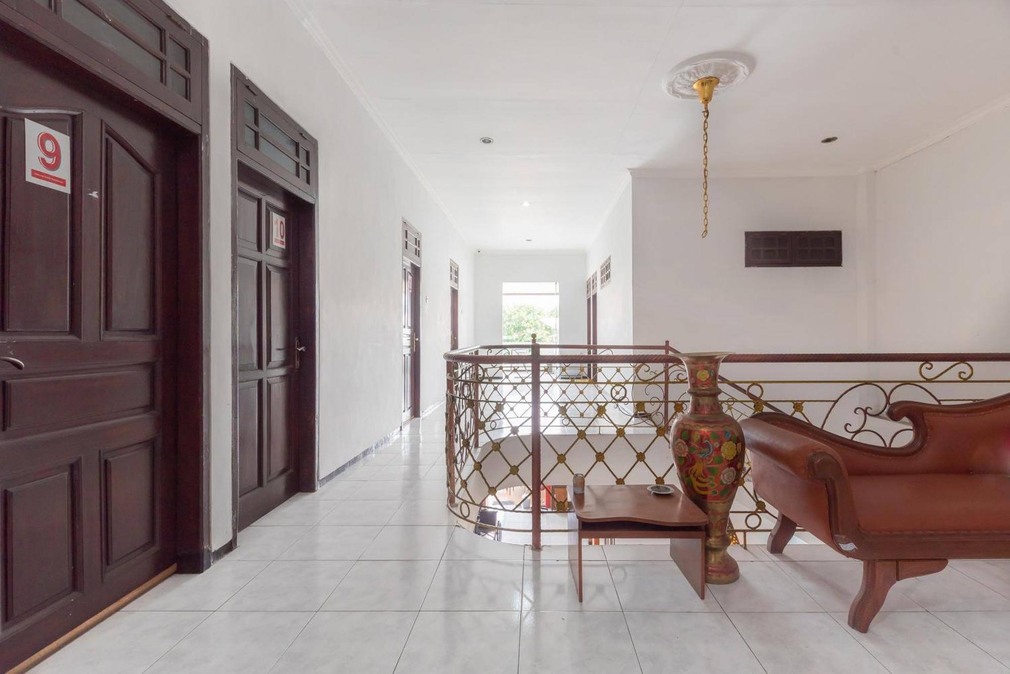 מאלאנג Reddoorz At Ciliwung Guest House Syariah מראה חיצוני תמונה