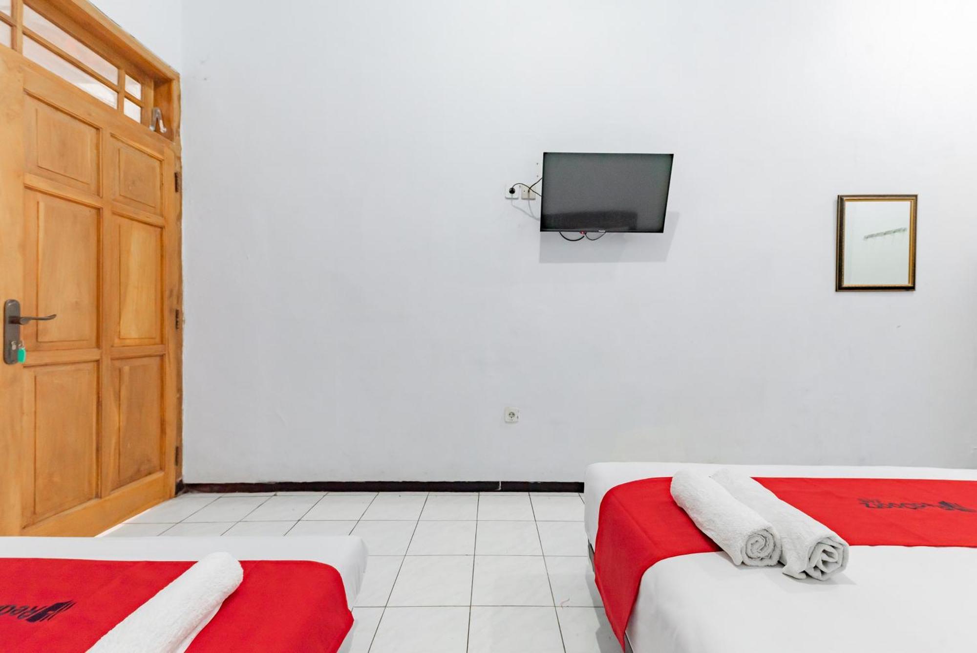 מאלאנג Reddoorz At Ciliwung Guest House Syariah מראה חיצוני תמונה