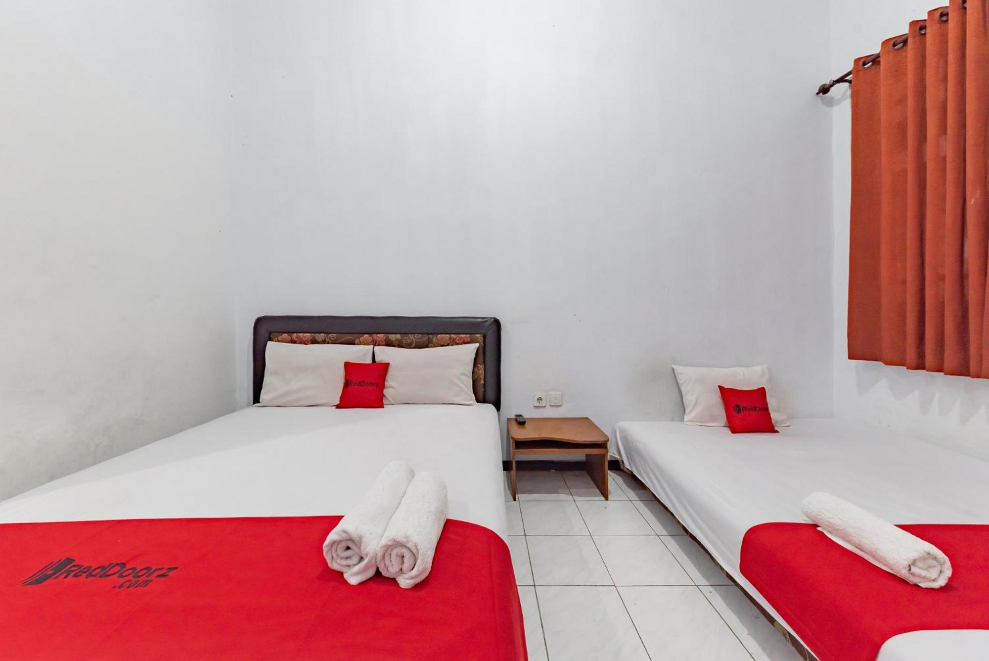 מאלאנג Reddoorz At Ciliwung Guest House Syariah מראה חיצוני תמונה