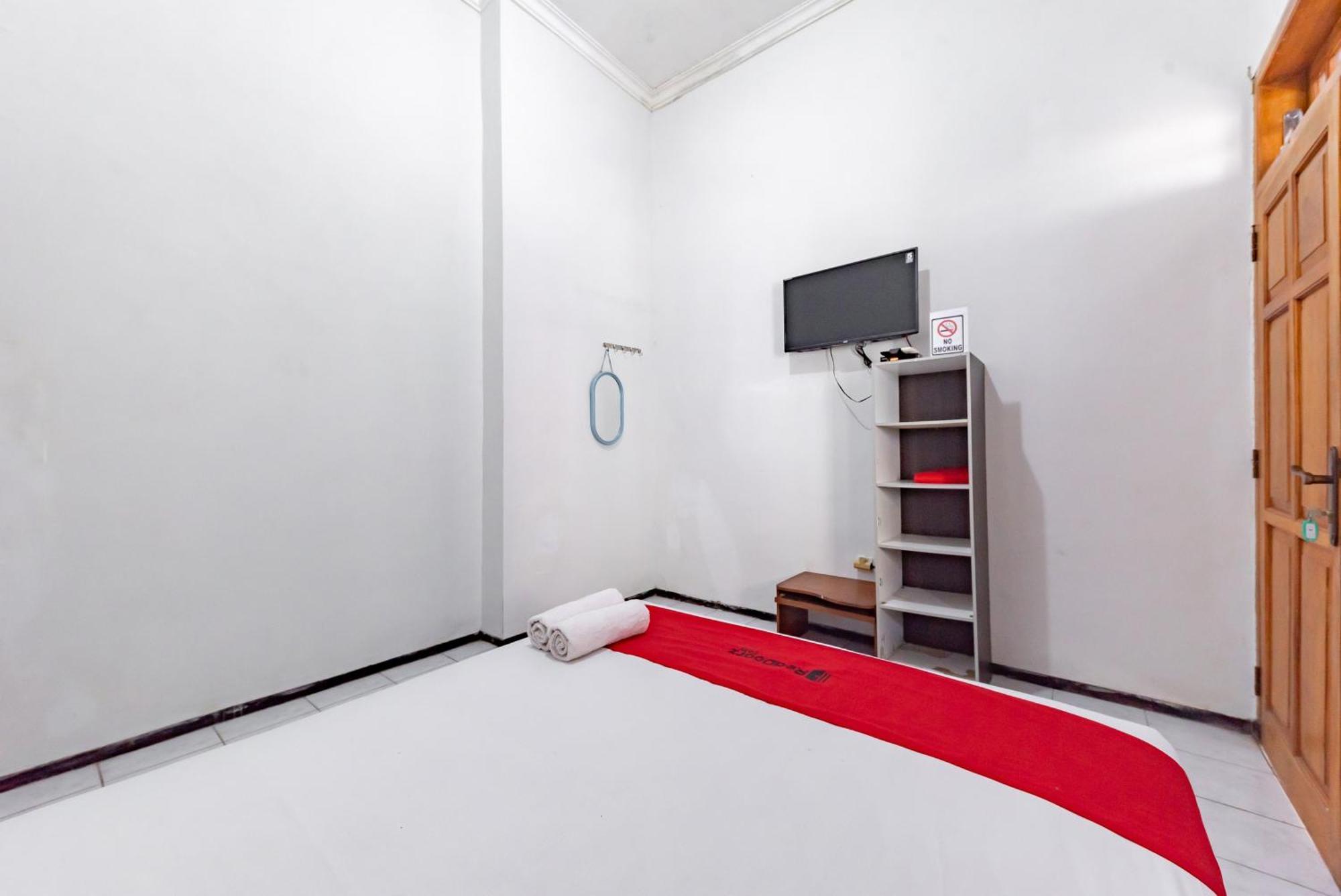 מאלאנג Reddoorz At Ciliwung Guest House Syariah מראה חיצוני תמונה