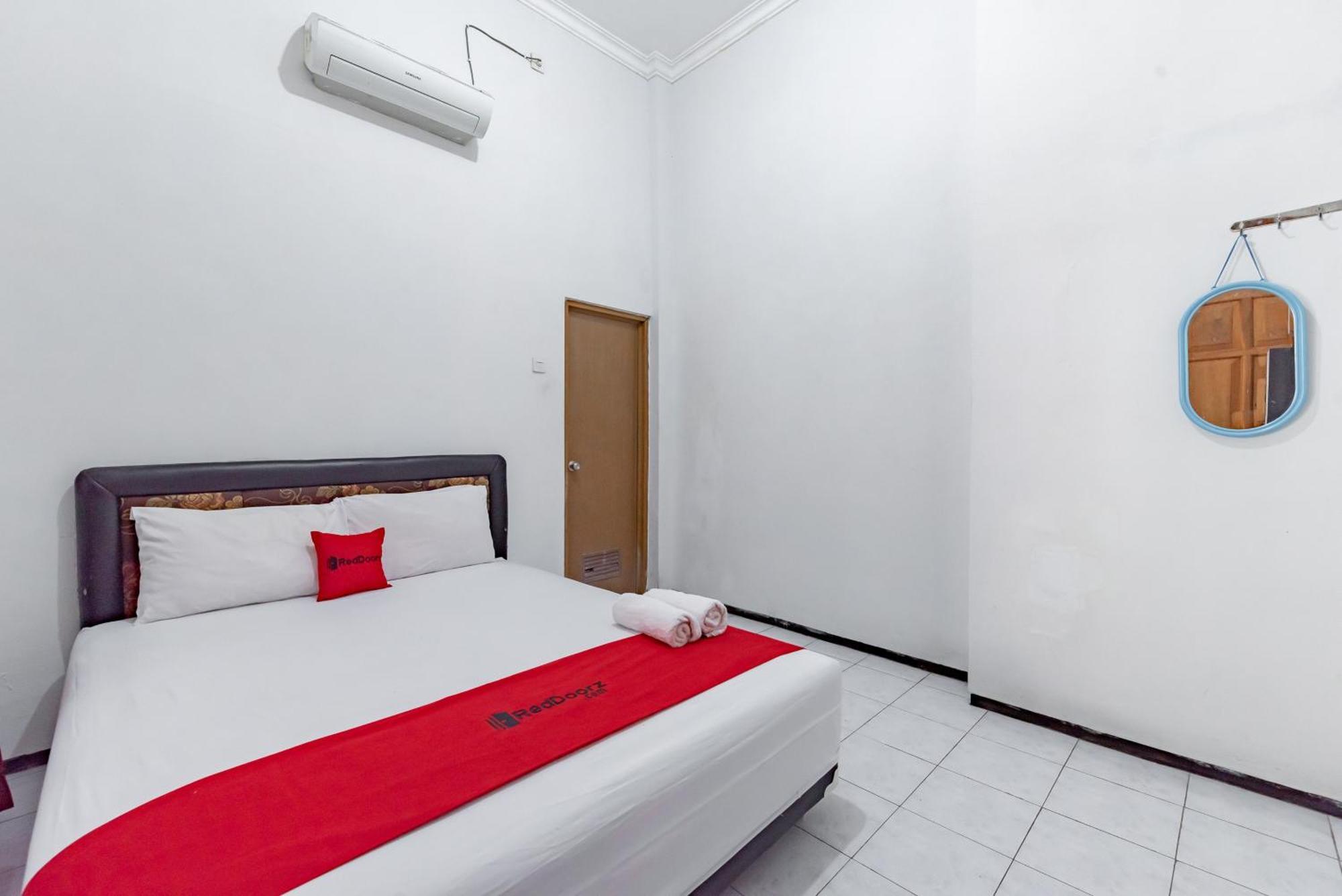 מאלאנג Reddoorz At Ciliwung Guest House Syariah מראה חיצוני תמונה