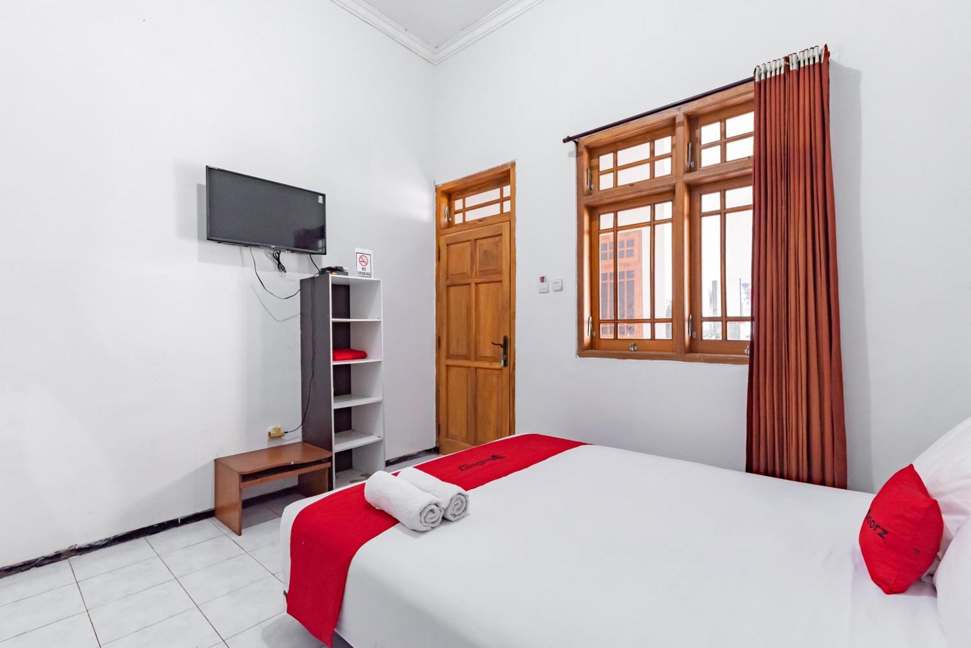 מאלאנג Reddoorz At Ciliwung Guest House Syariah מראה חיצוני תמונה