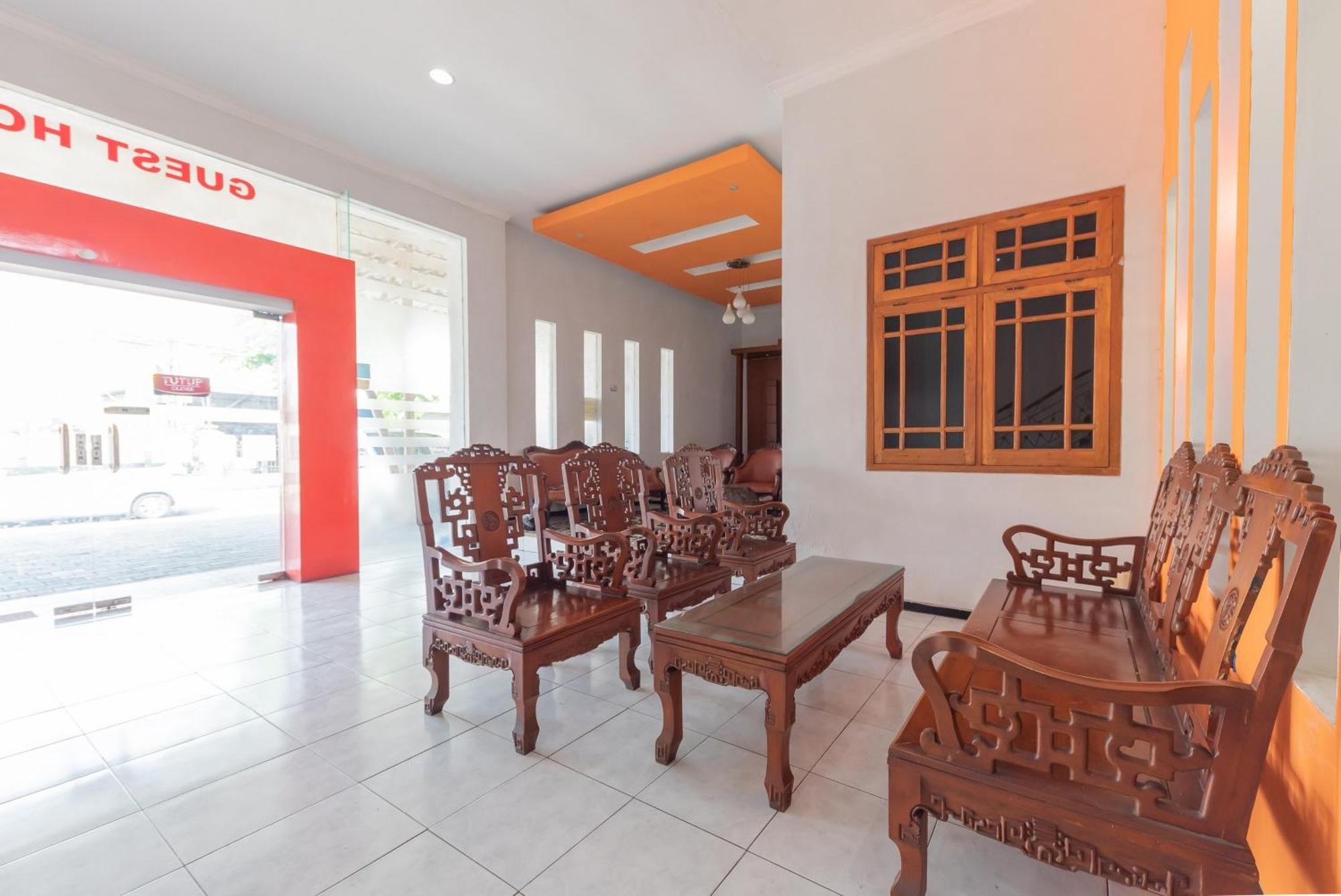 מאלאנג Reddoorz At Ciliwung Guest House Syariah מראה חיצוני תמונה