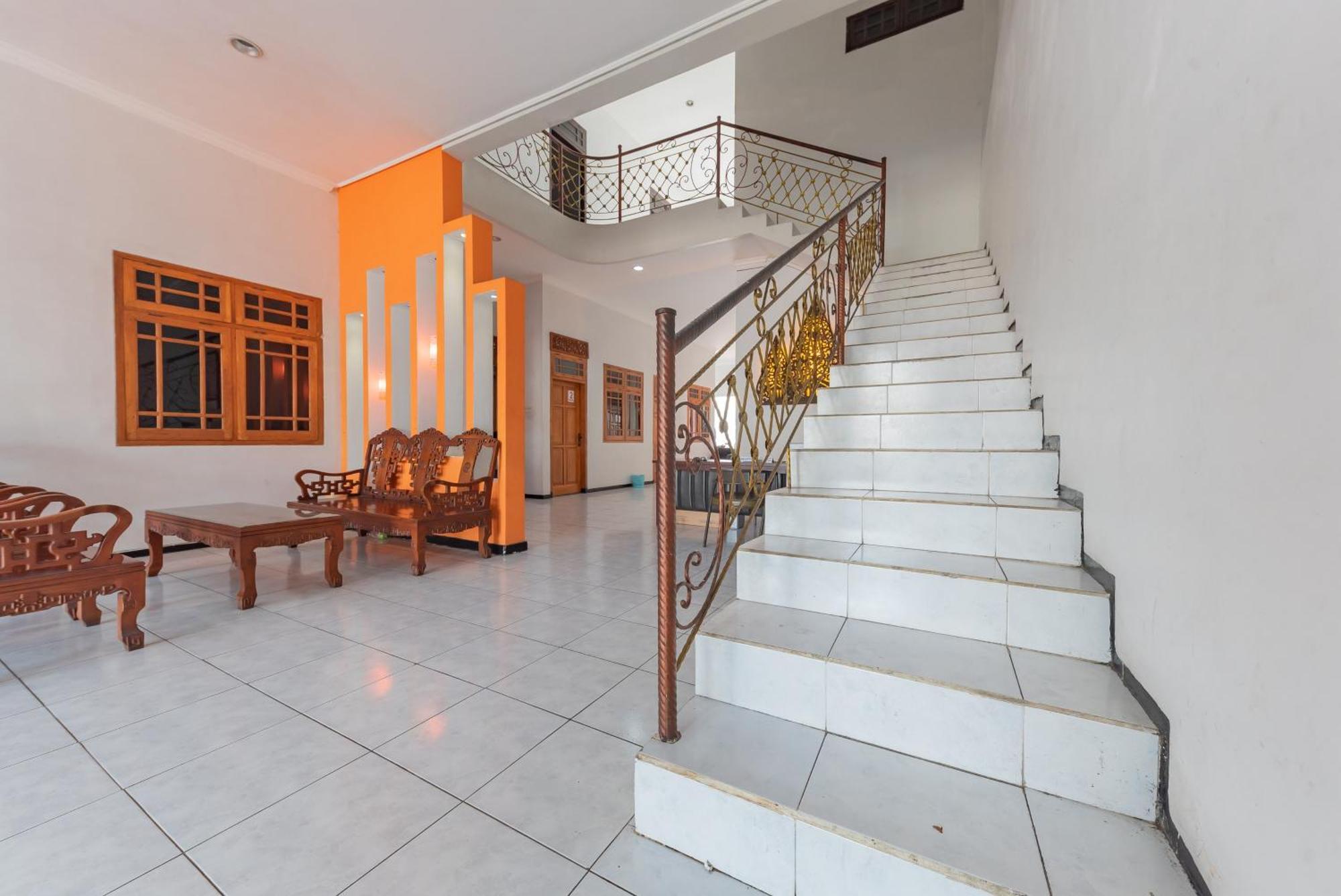 מאלאנג Reddoorz At Ciliwung Guest House Syariah מראה חיצוני תמונה