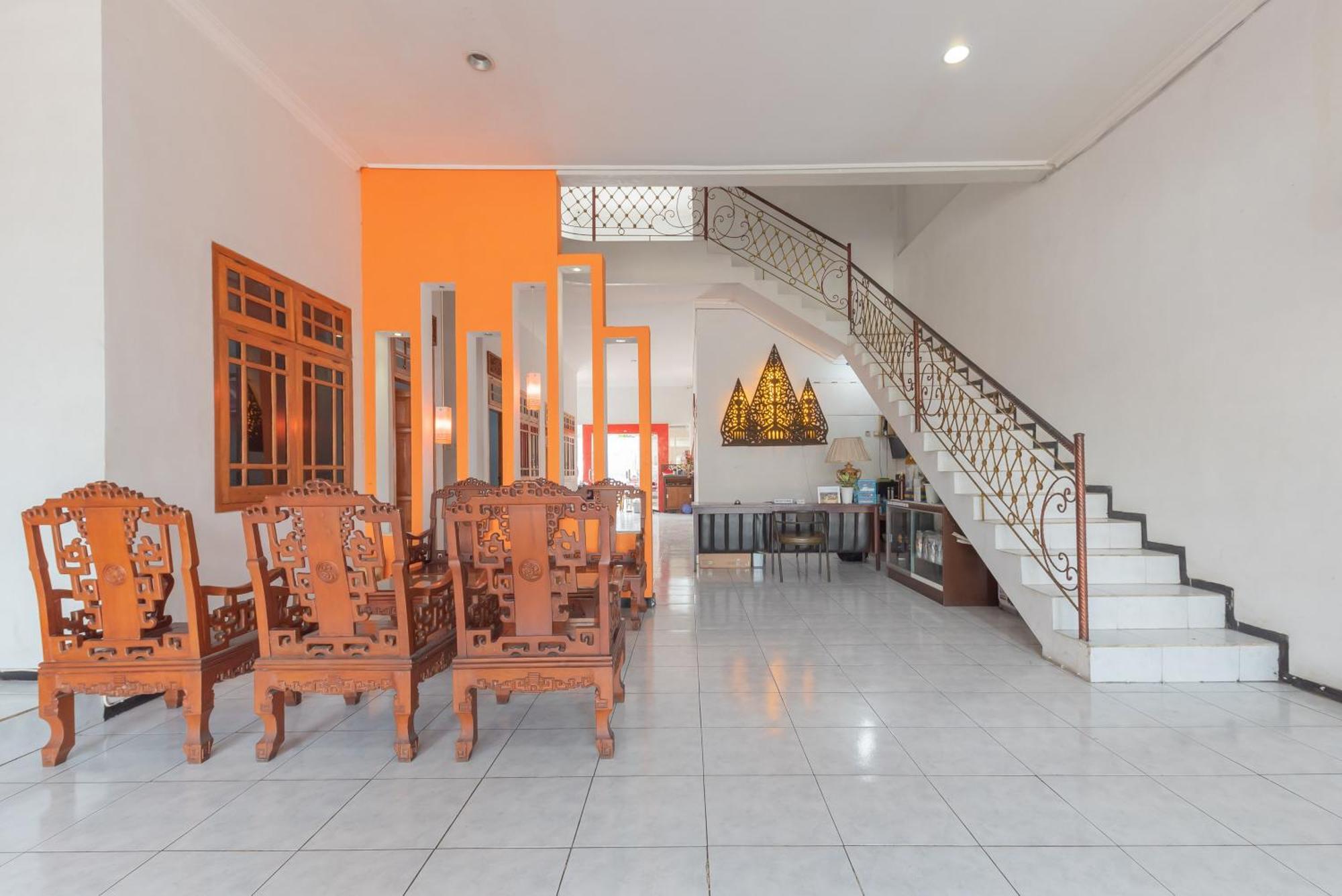 מאלאנג Reddoorz At Ciliwung Guest House Syariah מראה חיצוני תמונה