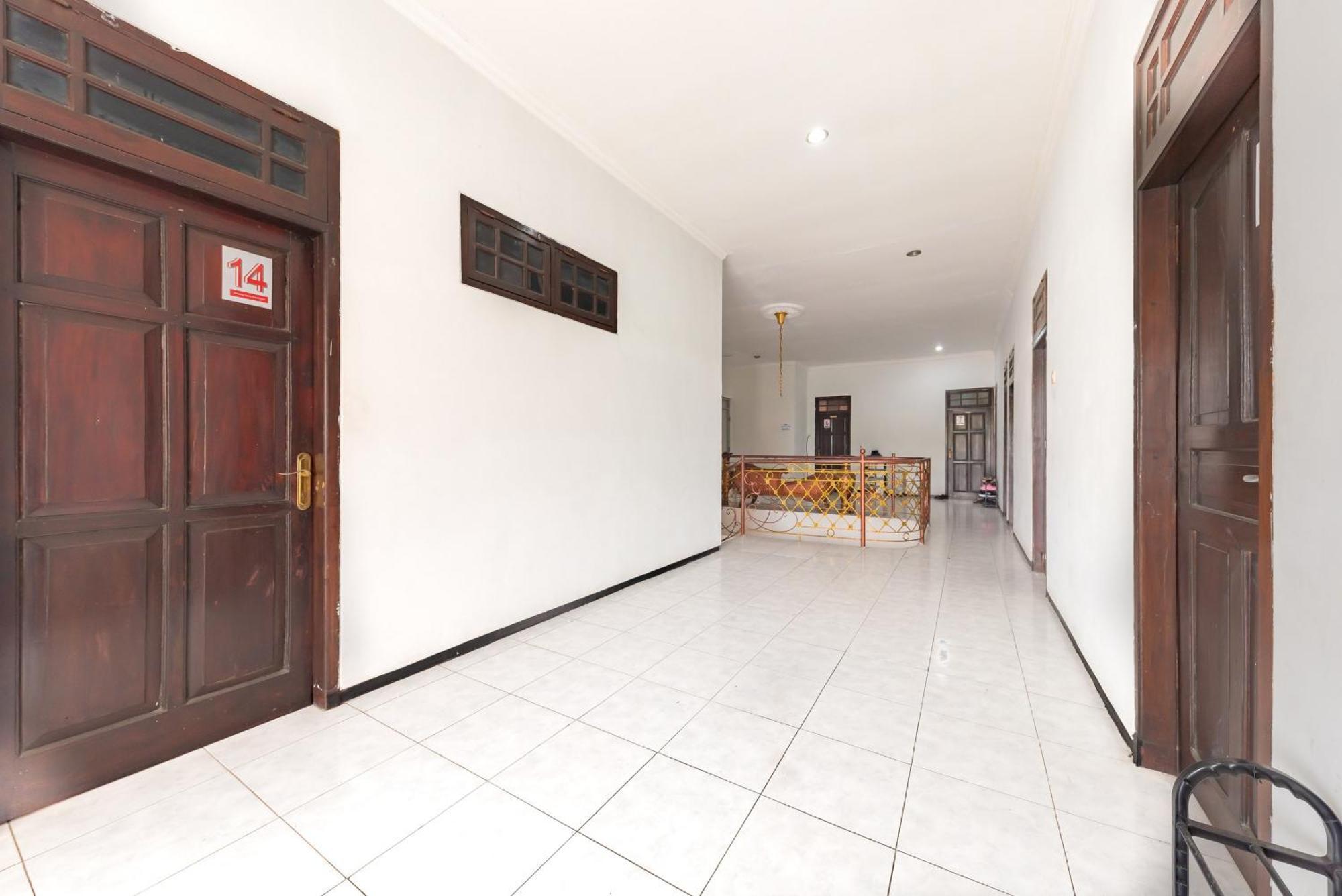 מאלאנג Reddoorz At Ciliwung Guest House Syariah מראה חיצוני תמונה